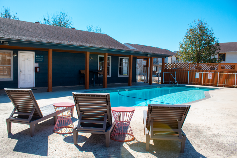 Curve at River Road pool area with resort style amenities